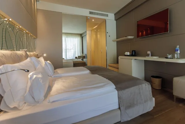 غرفة بريستيج بسرير مزدوج بإطلالة على الحديقة، Park Hotel Imperial Centro Tao Natural Medical Spa 4/8