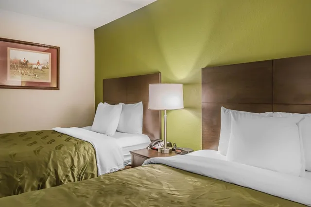 غرفة قياسية بسريرين مزدوجين، Quality Inn Culpeper VA 3/6