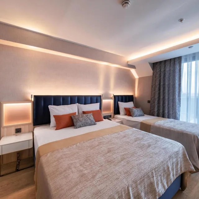 غرفة سوبيريور ثلاثية بإطلالة على البحر، Lago Hotel Ex Azura Deluxe Resort & Aqua Sorgun 3/9