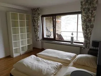 شقة سكنية ديلوكس بسرير كينج بإطلالة على النهر بشرفة بغرفتي نوم مع أريكة، Moselromantik Hotel Thul 1/1