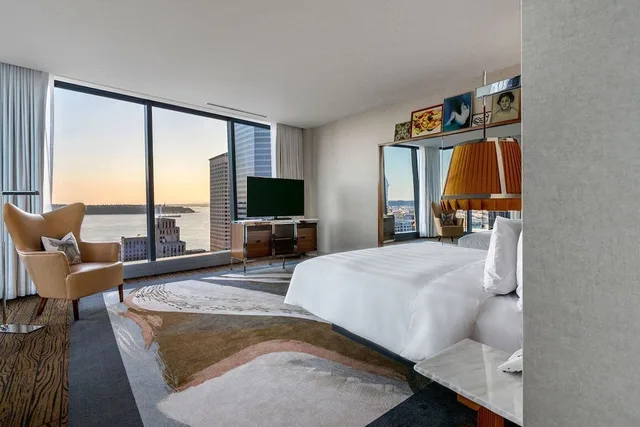 Premier, Suite, King Bed, Bay View، Lotte Hotel Seattle 4/4