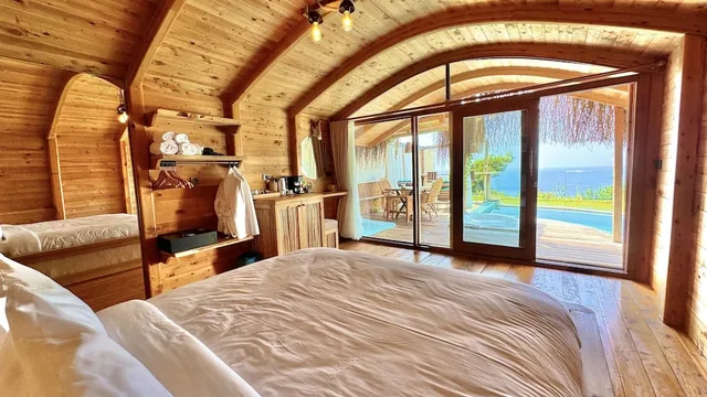 غرفة بسرير كينج بمسبح خاص بجاكوزي، Seaview Faralya Boutique Hotel 1/2