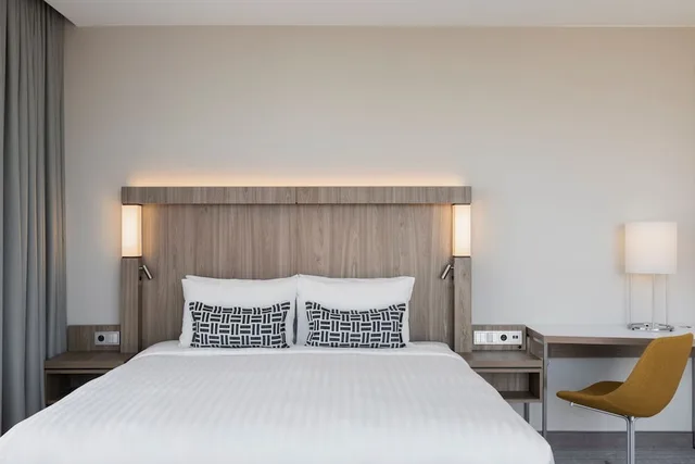 غرفة قياسية بسرير كينج بإطلالة على الفناء، Courtyard by Marriott Szczecin City 3/6