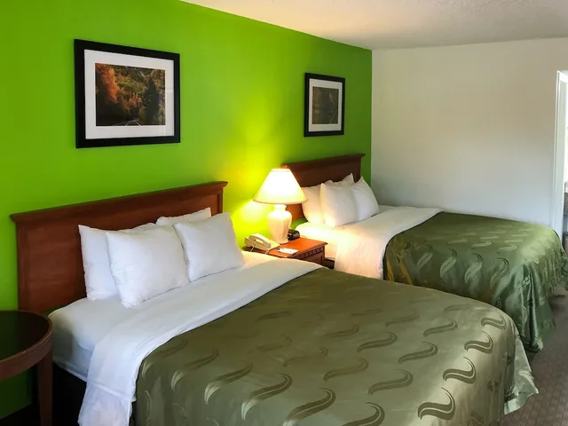غرفة خارجية بسريرين كوين يُسمح فيها بالحيوانات الأليفة، Quality Inn & Suites Alma I-40 1/4