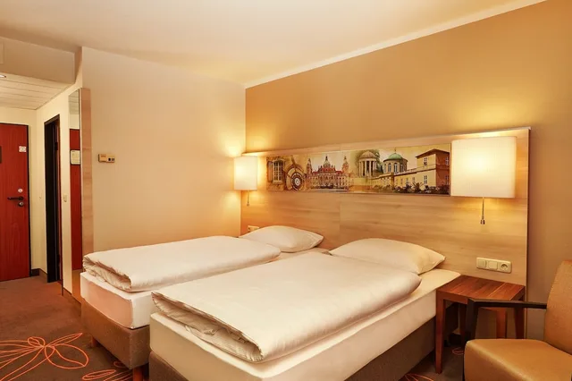 غرفة قياسية ثلاثية بثلاثة أسرّة، H+ HOTEL HANNOVER 2/5