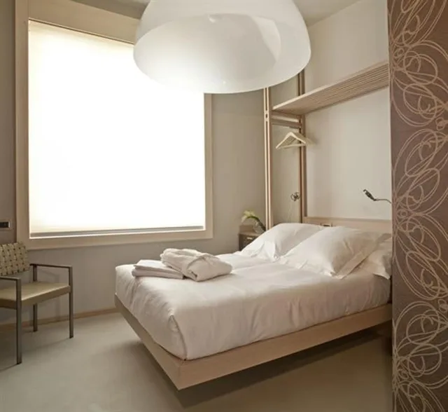غرفة ديلوكس مفردة بسرير مزدوج، NU Hotel 1/3