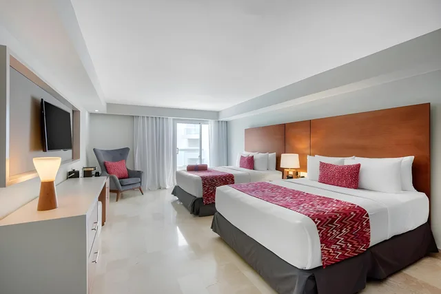 Junior Suite, 1 King and 2 Queen Beds, Adult Only، Emotions by Hodelpa Puerto Plata 1/2