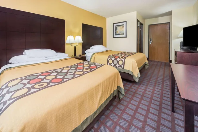 غرفة بسريرين كوين، Super 8 by Wyndham Bloomington University Area 1/3