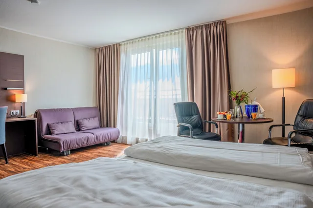 Studio, Suite, King Bed, Balcony, Airways Hotel Frankfurt Airport West 4/5