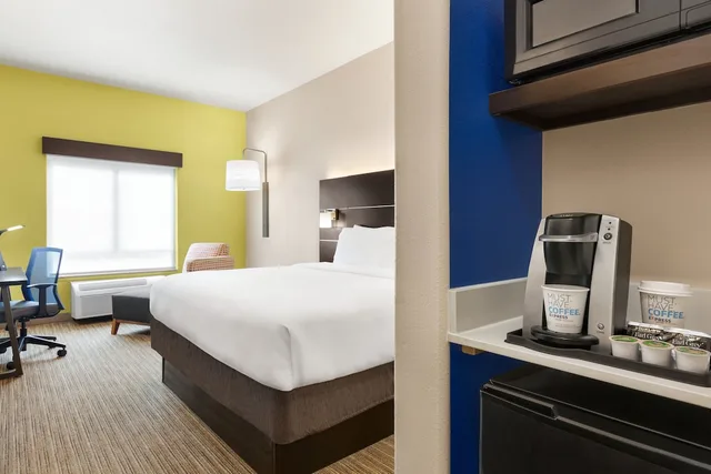 Standard, King Bed, Holiday Inn Express Hotel Suites San Antonio Nw Medical Area 4/4