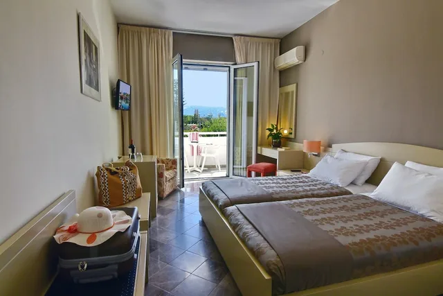 غرفة قياسية بسريرين منفصلين، Mantenia Hotel 1/9