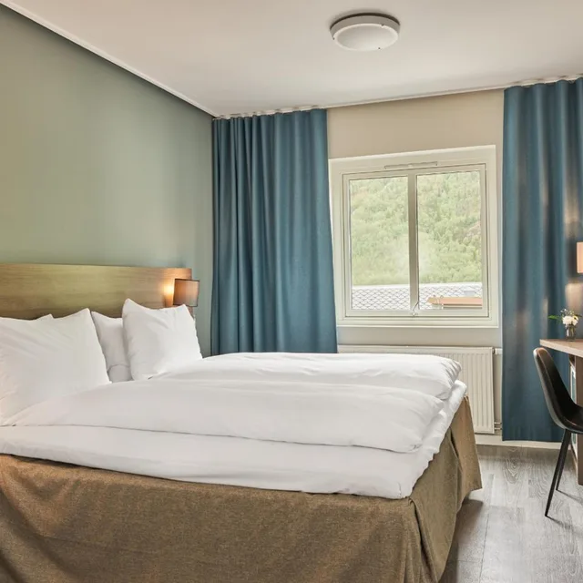غرفة قياسية بسرير مزدوج، Fru Haugans Hotel 3/9