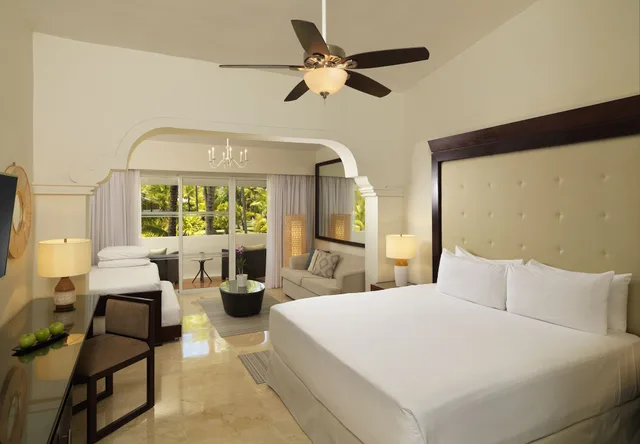 Family, King Bed, 2 Trundle Beds، Melia Caribe Beach Resort - All Inclusive 5/8