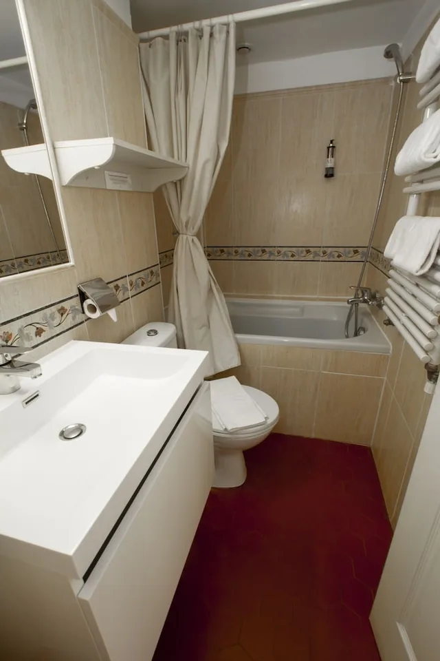 غرفة كومفورت بسرير كوين، Chalet de L Isere 7/8