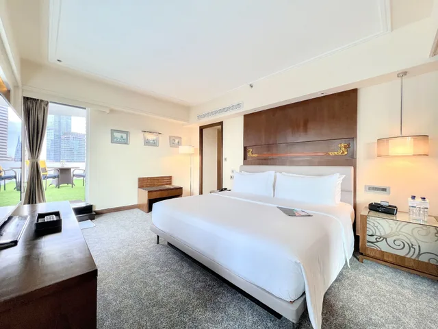 جناح تنفيذي بسرير كينج مع دخول صالة النادي، LE MERIDIEN JAKARTA 1/3