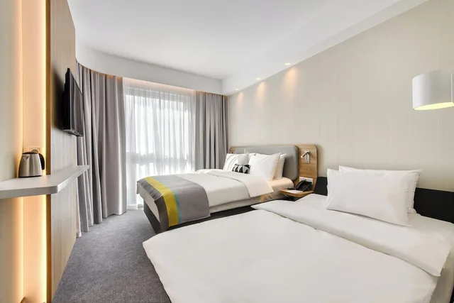 غرفة قياسية بسرير كينج، Holiday Inn Express Rzeszow Airport 2/10