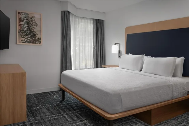غرفة بسرير كينج لذوي الإعاقة، Homewood Suites by Hilton Vancouver-Portland 1/2