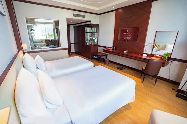 Superior, Twin Beds, City View, Van Phat Riverside Hotel 3/10