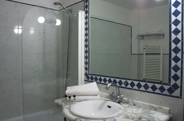 جناح جونيور بسرير مزدوج بإطلالة على البحر بشرفة مع أريكة، Hotel de La Ville 4/5
