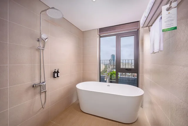 Grand, King Bed, Ocean View, Nesta Celia Danang Hotel 4/5