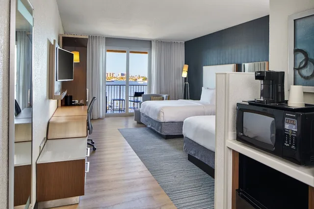 غرفة بسريرين كوين، Courtyard St Petersburg Clearwater Madeira Beach 3/7