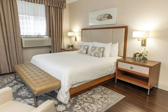 جناح بريميوم بسرير كينج بإطلالة على المتنزه، Lord Nelson Hotel And Suites 2/4
