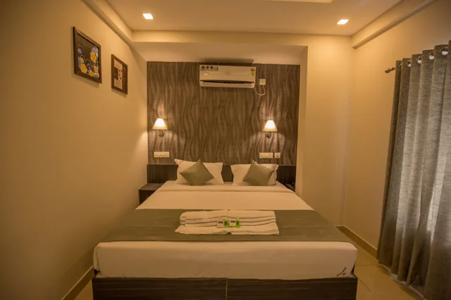 Standard, Queen Bed, South Gate Residency 3/5