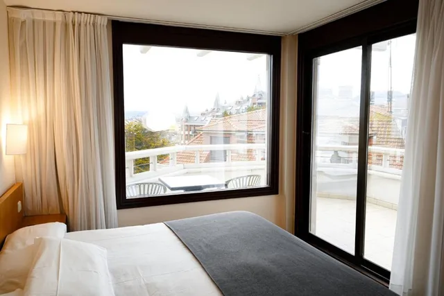 Family, Single Bed, Terrace, Gran Hotel Victoria 2/4