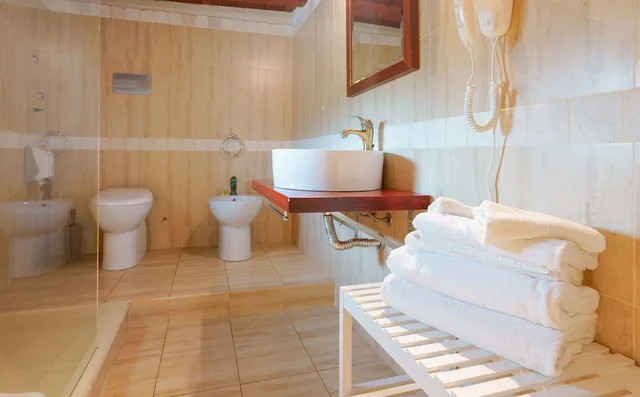 Family, 1 Single and 2 Double Beds, River View, Balcony، Hotel Palazzo Sa Pischedda 5/6