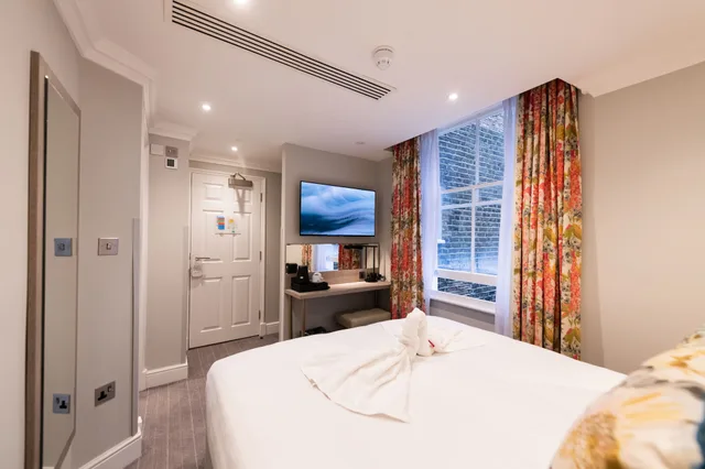 غرفة صغيرة بسرير مزدوج، Byron Hotel 1/7