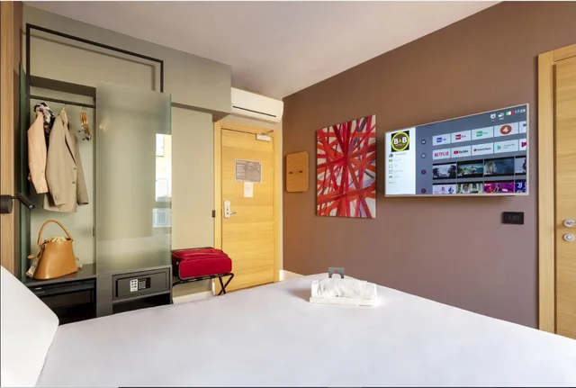 Superior, Double Bed, B&b Hotel Genova City Center 1/1