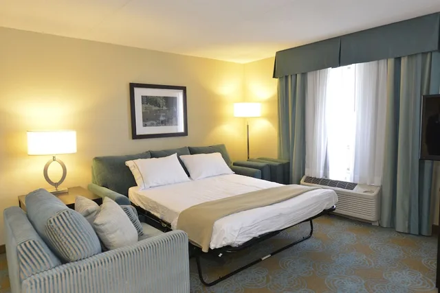 suite, 2 queen beds, Holiday Inn Express Hotel Suites Waterloo St Jacobs 3/10