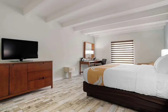 غرفة قياسية بسرير كينج، Quality Inn Fort Walton Beach - Destin West 2/3