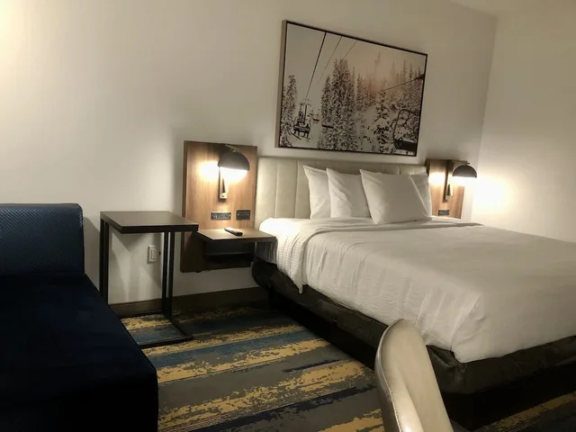 غرفة ديلوكس بسرير كينج، La Quinta Inn & Suites by Wyndham Denver Parker 6/10