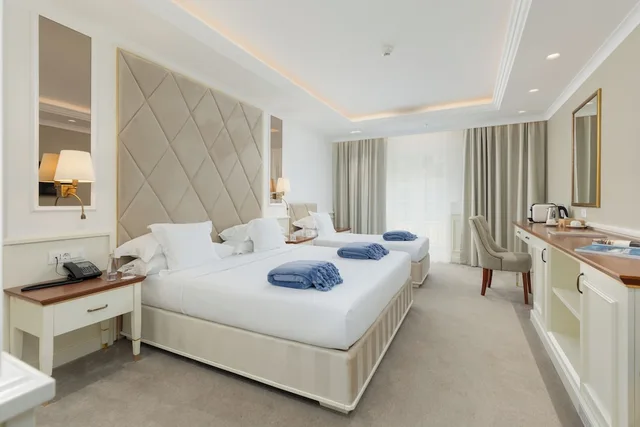 Kamelia, Deluxe, Triple, King Bed, Courtyard View، Heritage Grand Perast Hotel 2/3