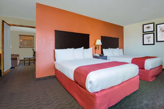 جناح بسريرين كوين، AmericInn by Wyndham Ames 1/1