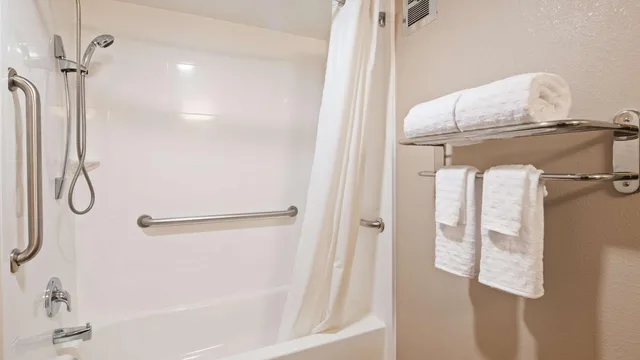 Room, Queen Bed, Bathtub, Accessible, Best Western Annapolis 5/5