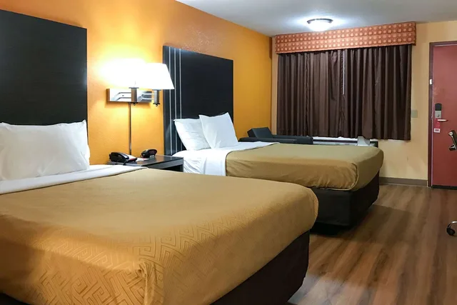 غرفة بسريرين كوين، Econo Lodge Purcell 1/3