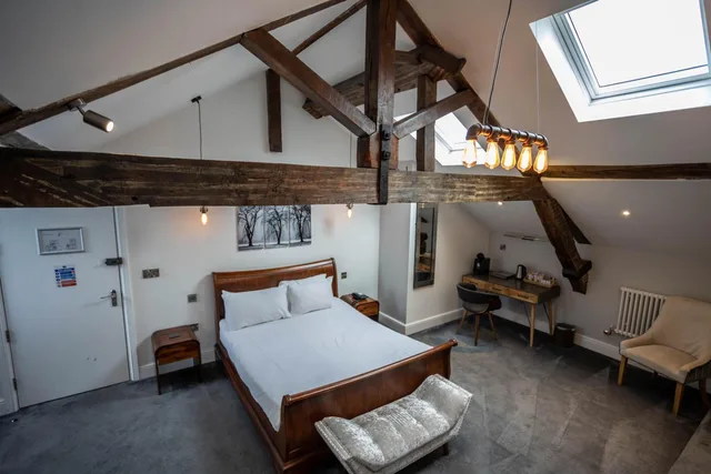 Deluxe, Suite, Wortley Hall 6/10