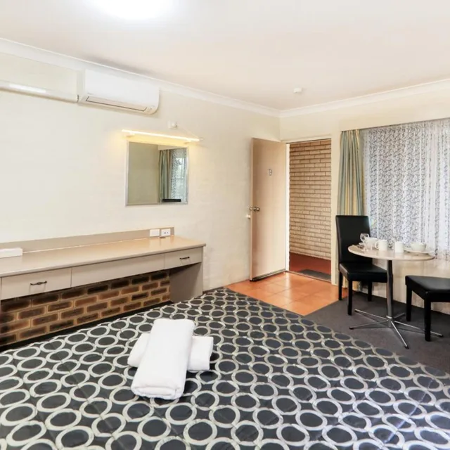 Executive, Suite, Sapphire City Motor Inn Inverell 8/8