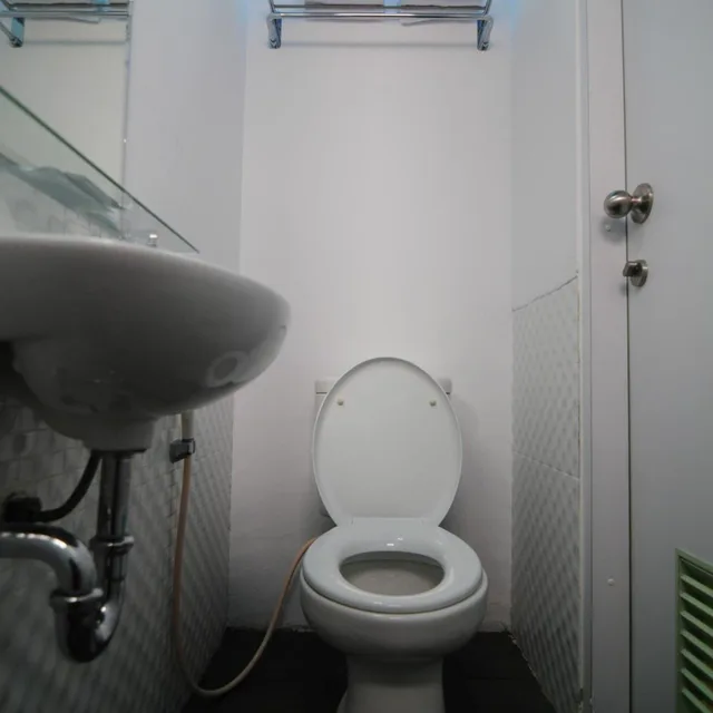 غرفة قياسية بسرير كينج، Swift Inn Aeropolis Jakarta 6/7
