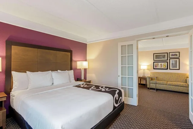 جناح بسرير كينج، La Quinta Inn Suites Panama City 1/3