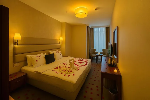 غرفة ديلوكس بسرير كينج بإطلالة على المدينة، Istanbul Midpoint Hotel 5/8
