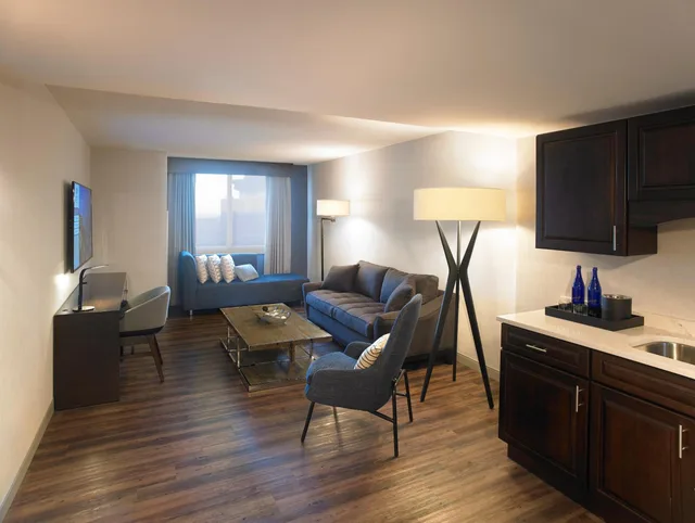 Skyline, Suite، Hyatt Regency Rochester 2/4