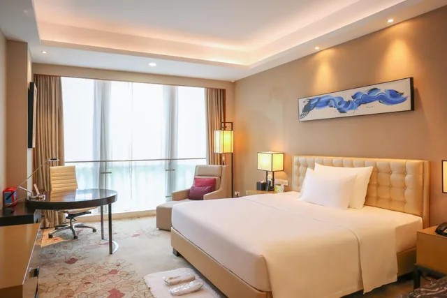 غرفة ديلوكس بسرير كينج وسرير كوين، The Thousand Lantern Lake Hotel 1/3