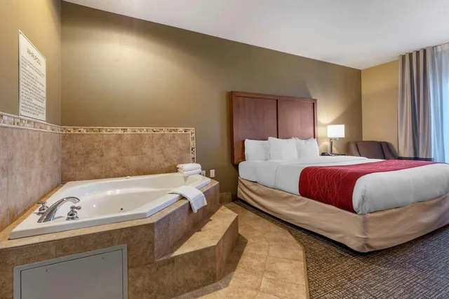 غرفة سوبيريور بسرير كينج، Comfort Inn & Suites Russellville I-40 3/3
