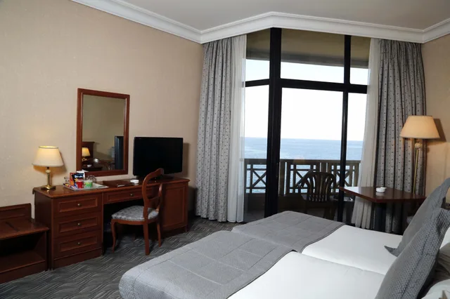 2 Bedrooms, Classic, Family, 1 King and 1 Single Beds, Sea View, Bayview Hotel, Beirut 3/4