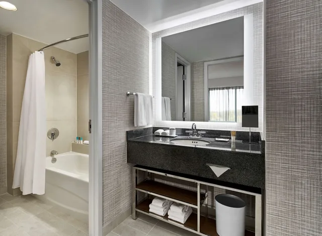 غرفة بانورامية بسريرين كوين بمطبخ صغير، Hilton Fairfax 3/3