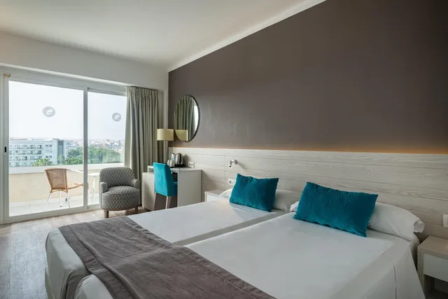غرفة قياسية بشرفة مفردة بسريرين منفصلين، THB Niagara - Adults Only 1/7
