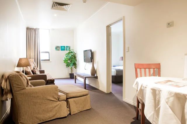 غرفة تنفيذية، Hotel Richmond 6/8